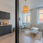 1 Bedroom In Center With Parking شقة