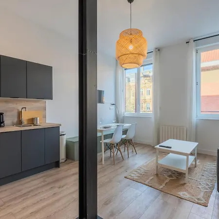 1 Bedroom In Center With Parking Apartmán