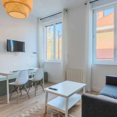 1 Bedroom In Center With Parking Tourcoing