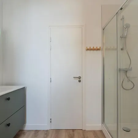 Апартаменты 1 Bedroom In Center With Parking *